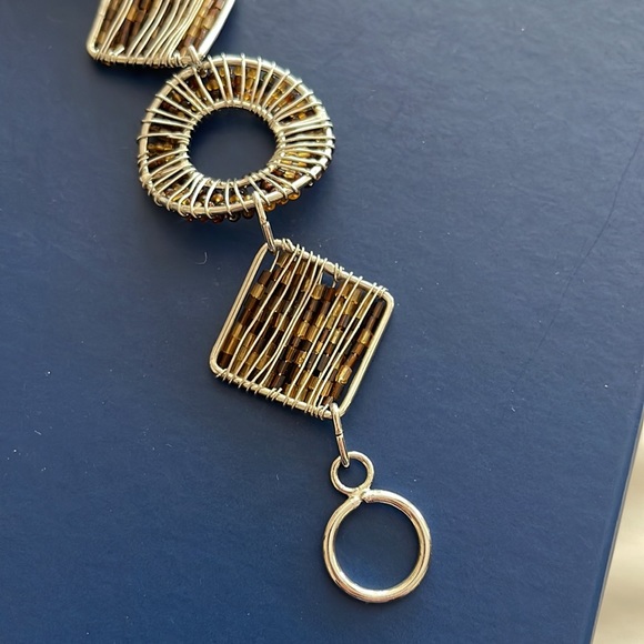 Interesting tortoise colored seed bead wired wrapped woven toggle clasp bracelet - Picture 10 of 12